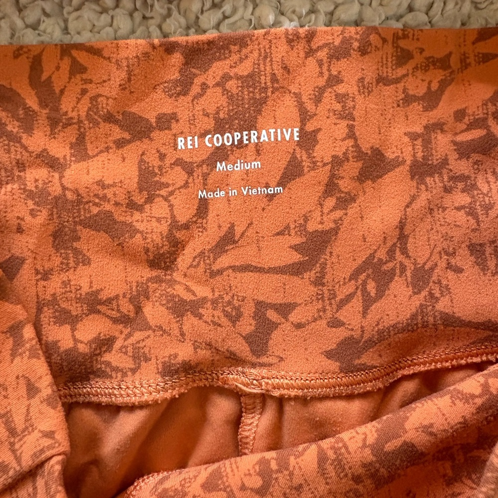 REI Orange Patterned Set - Picture 4 of 6
